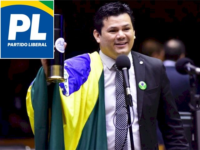 Deputado Gilvan da Federal afronta a Constituição e causa revolta nas redes